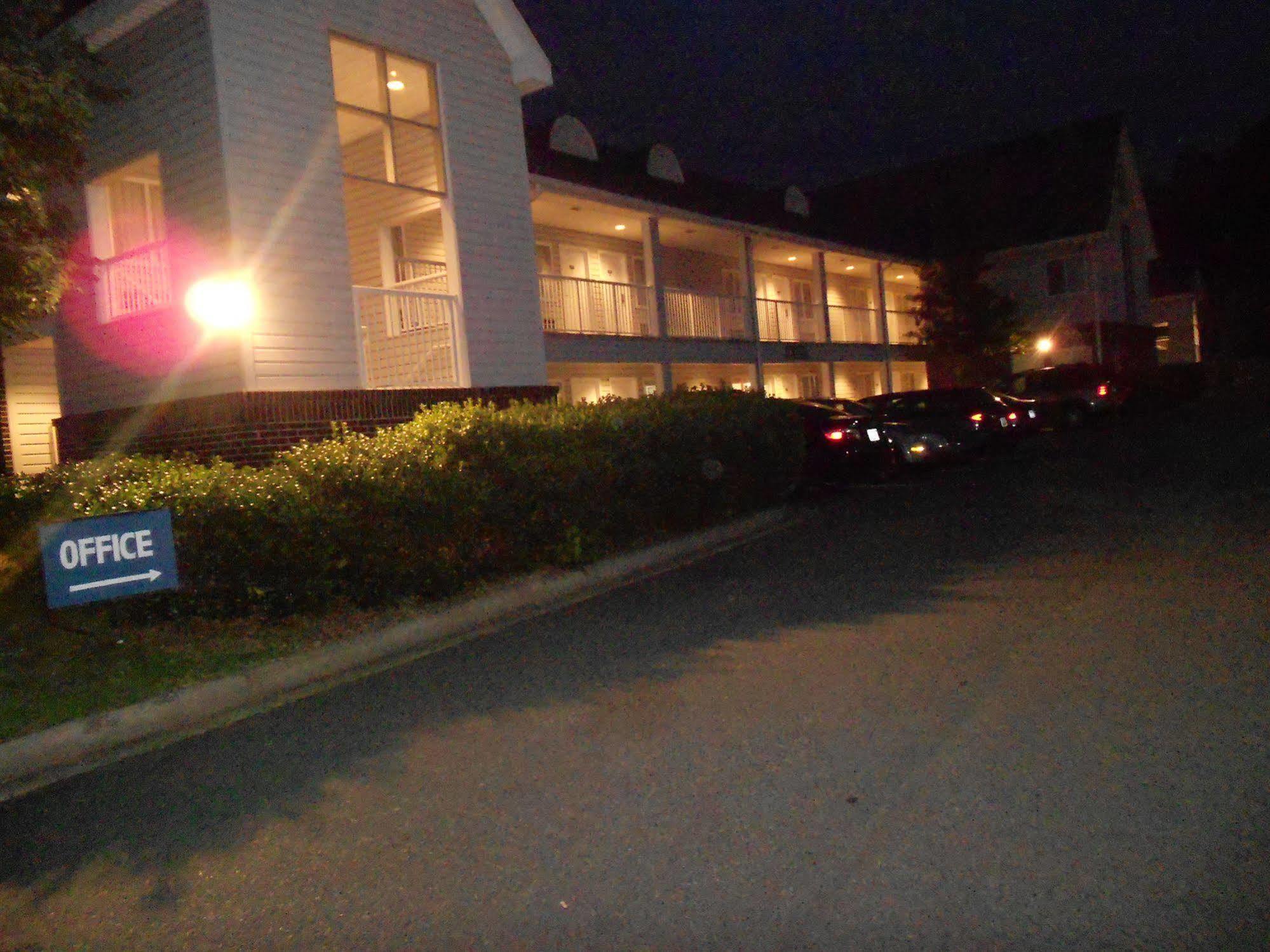 Rodeway Inn Charlotte Exterior foto
